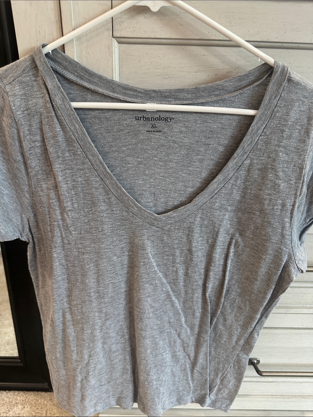 Women's urbanology  V-Neck Tee - Gray